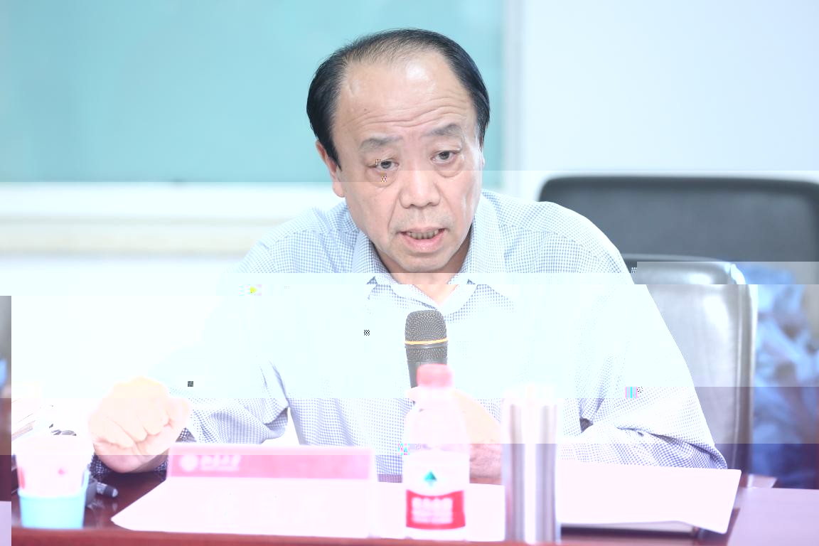 侯且岸